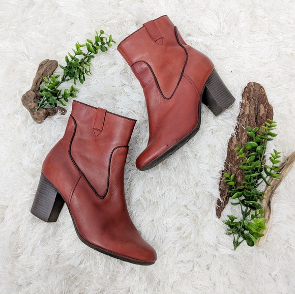 Clarks Shoes - CLARKS midcalf red leather round toe cowboy boot